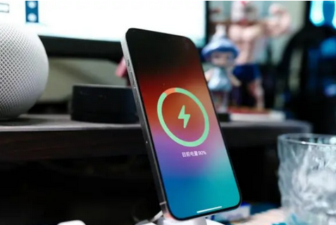 南雄苹果15换屏服务分享用什么充电器给iPhone15充电更好 